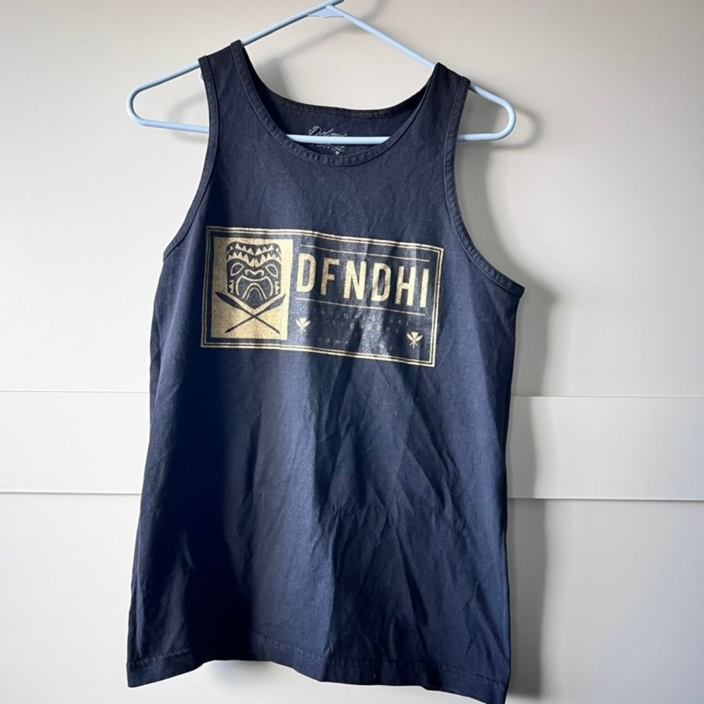 Defend Hawaii Tank Top Mens Small Black Gold Graphic Tiki Mask DFNDHI Sleeveless